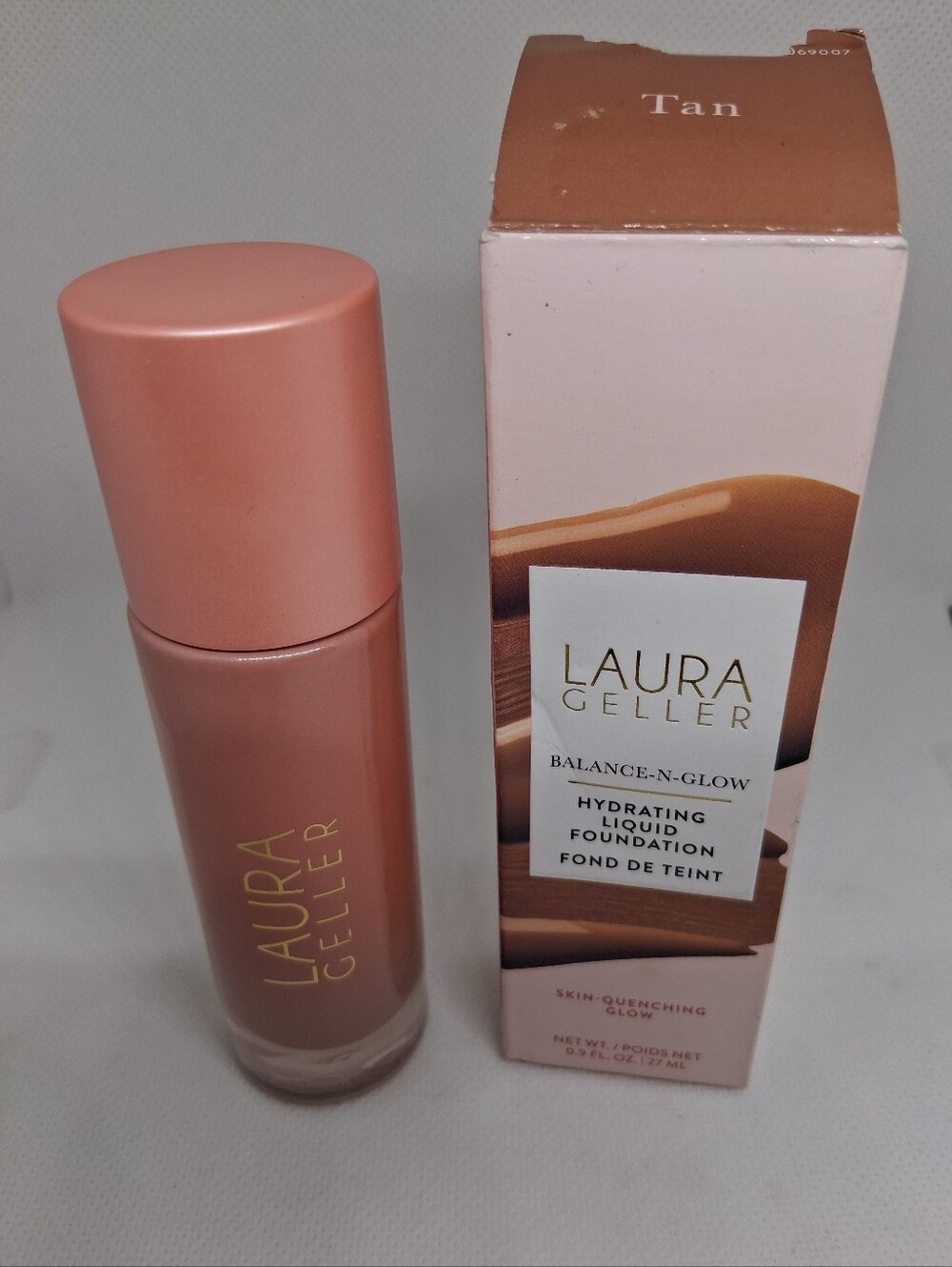 Laura Geller Hydrating Liquid Foundation - Tan
